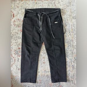 Off-White c/o Virgil Abloh
Men's Black Coulisse Jeans. Size 33